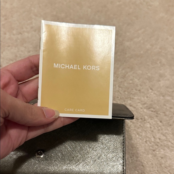 Michael Kors Metallic Silver wallet - Picture 5 of 5